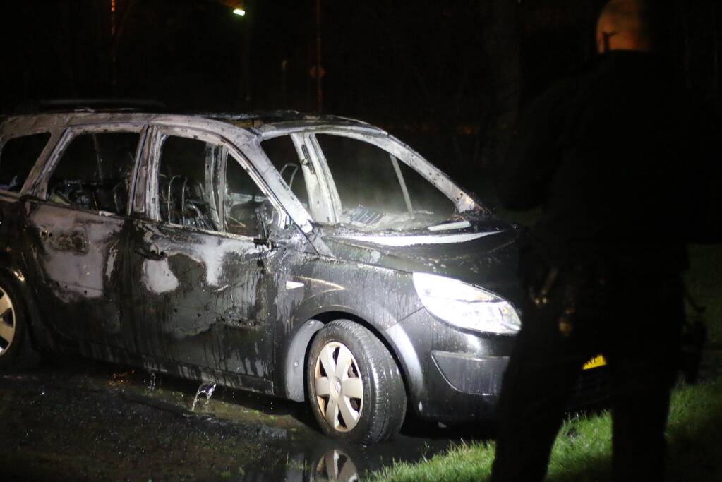Auto verwoest door brand