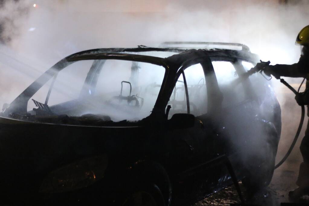 Auto verwoest door brand