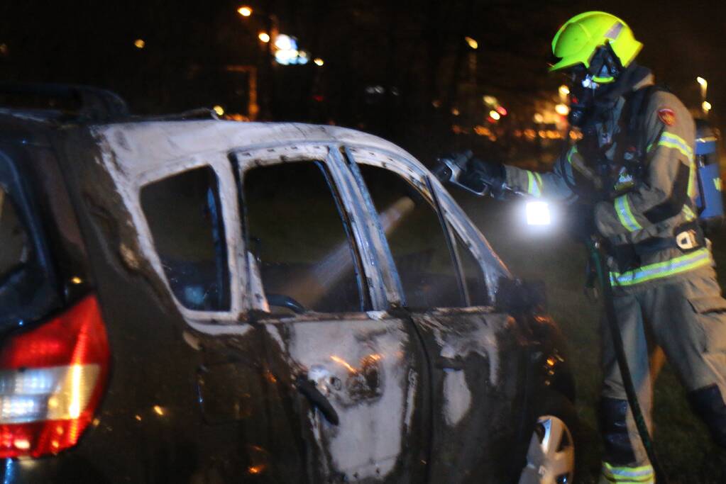 Auto verwoest door brand