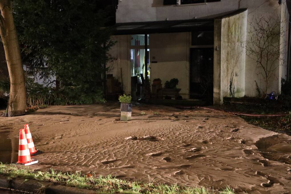 Waterballet door breuk in leiding