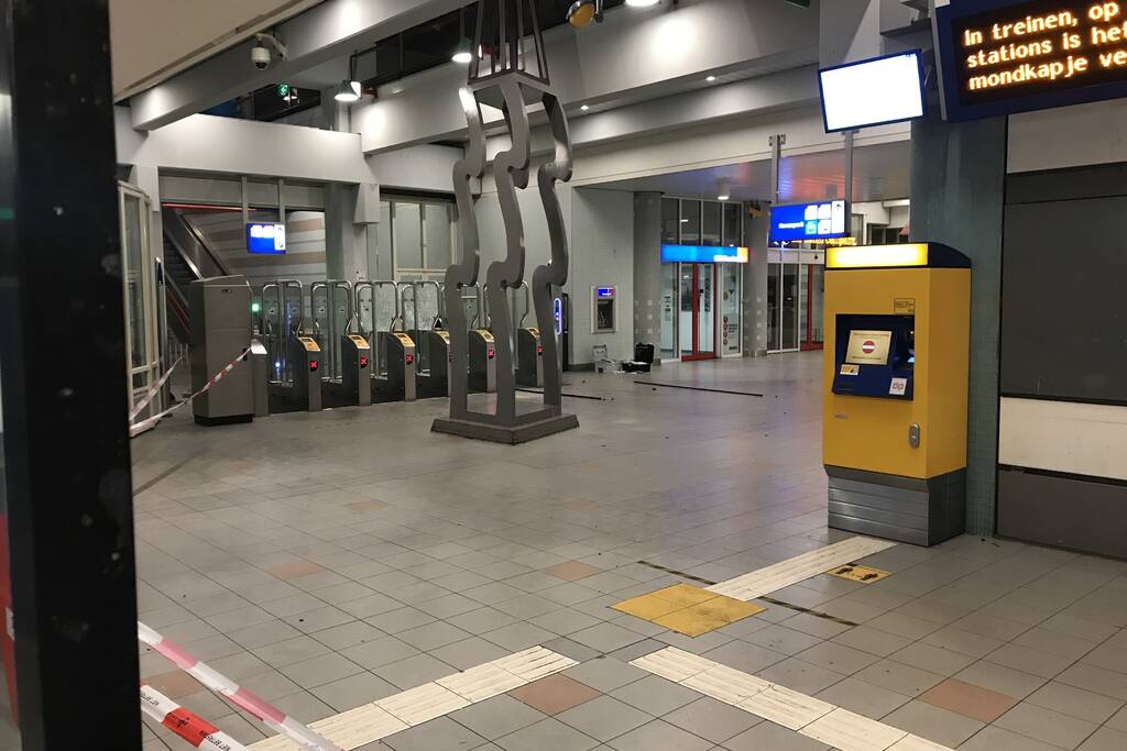 Plofkraak op pinautomaat station