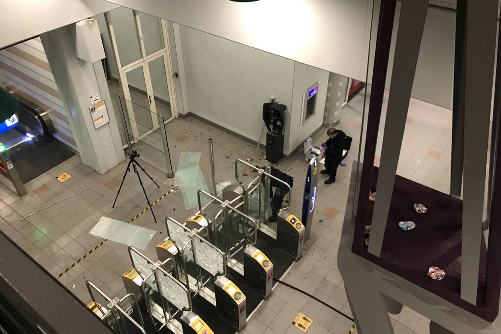 Plofkraak op pinautomaat station