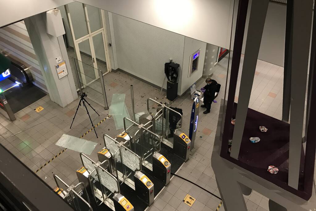 Plofkraak op pinautomaat station