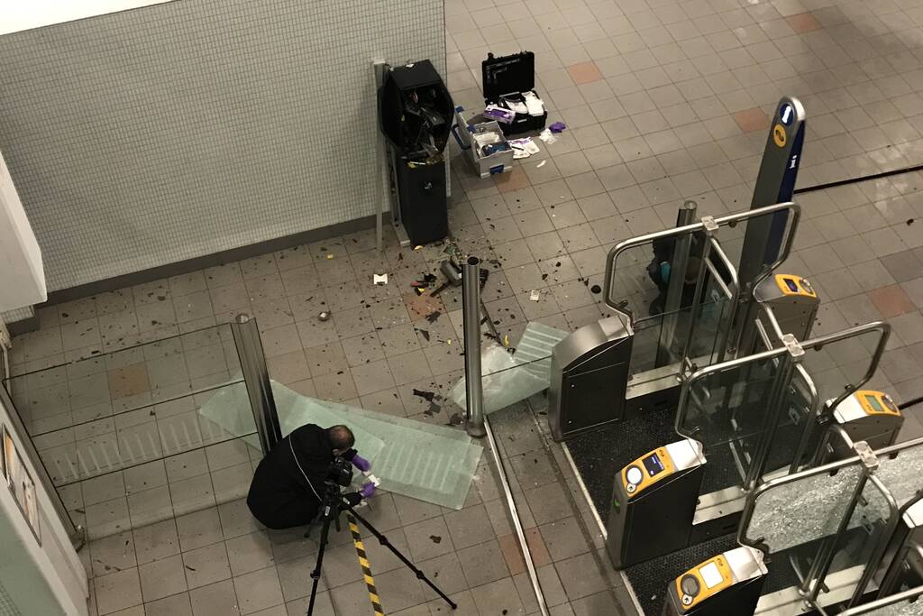 Plofkraak op pinautomaat station