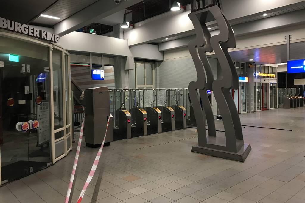 Plofkraak op pinautomaat station