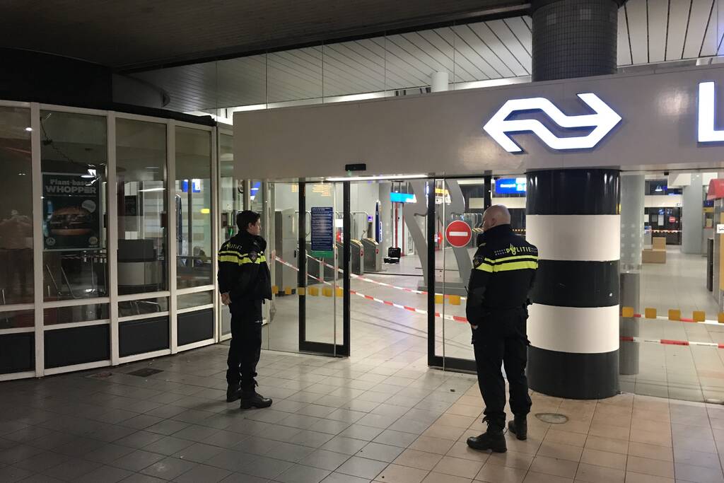 Plofkraak op pinautomaat station