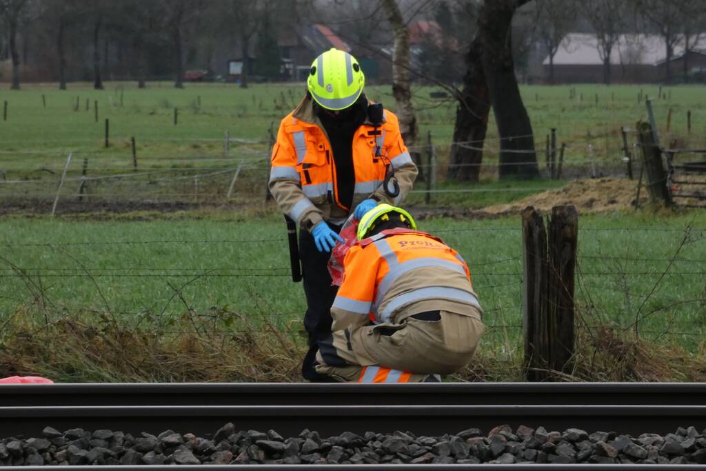 Dode na botsing met trein op onbewaakte spoorwegovergang