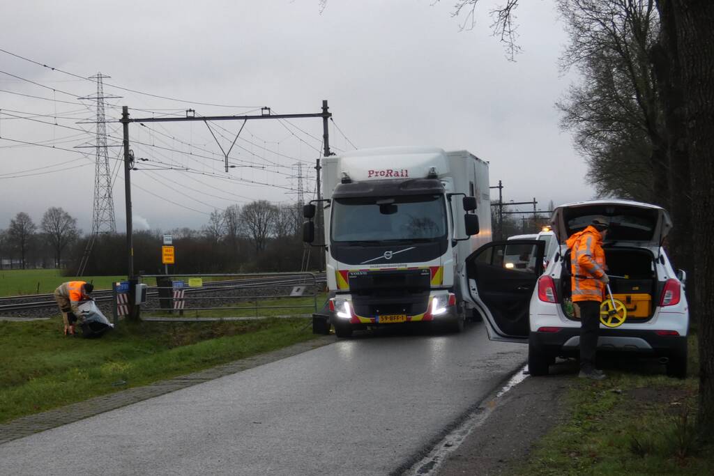 Dode na botsing met trein op onbewaakte spoorwegovergang