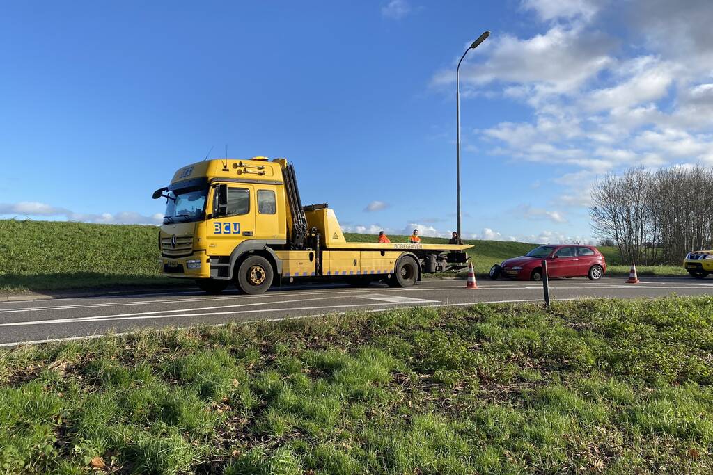 Auto verliest linker voorwiel