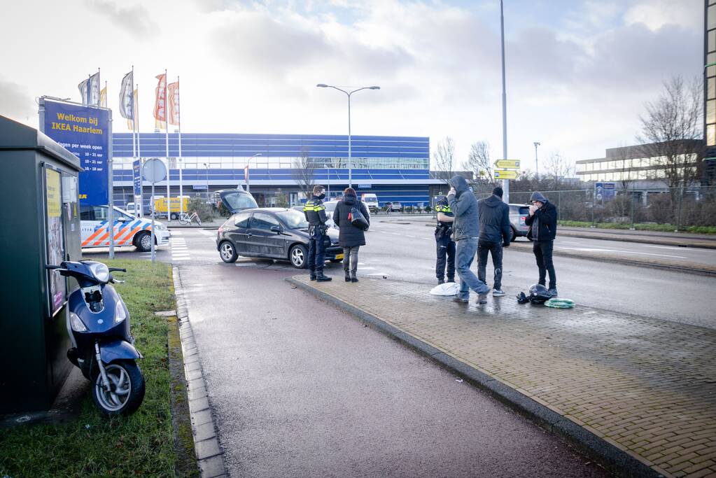 Brommerrijder gewond bij botsing met auto