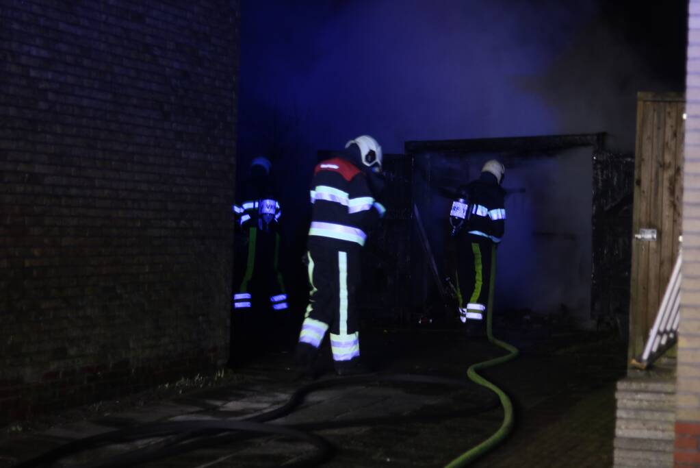 Schuur compleet verwoest door felle brand