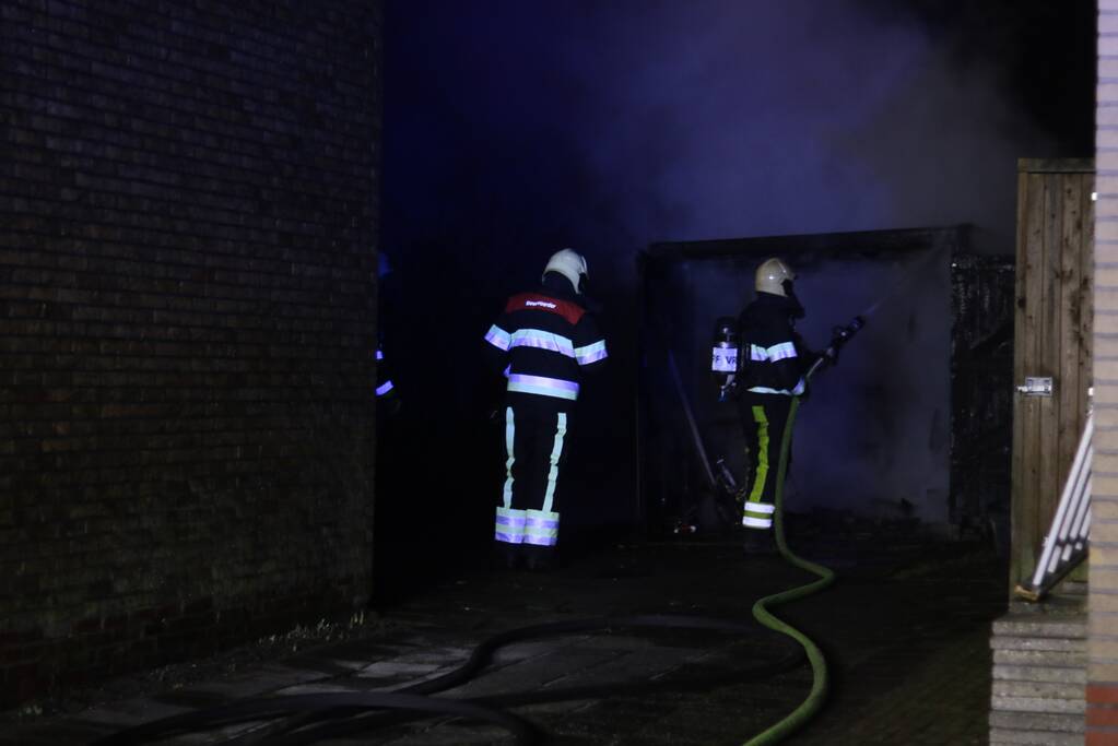 Schuur compleet verwoest door felle brand