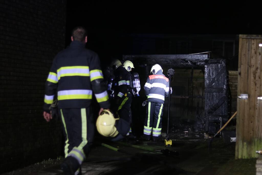 Schuur compleet verwoest door felle brand