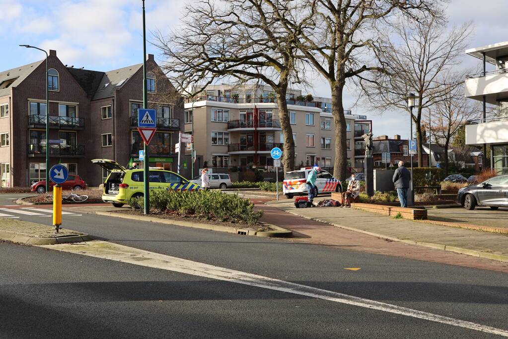 Fietser gewond bij ongeval op rotonde