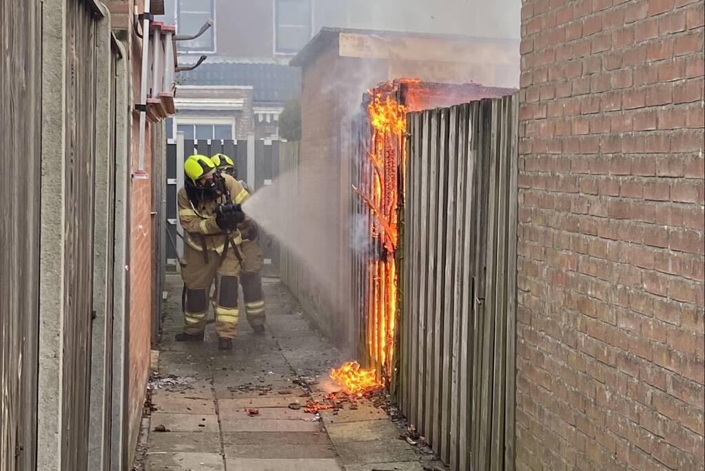 Schutting flink beschadigd door brand