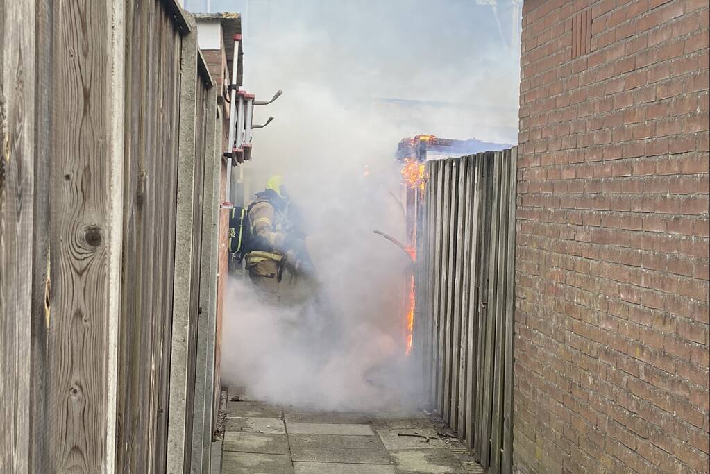 Schutting flink beschadigd door brand