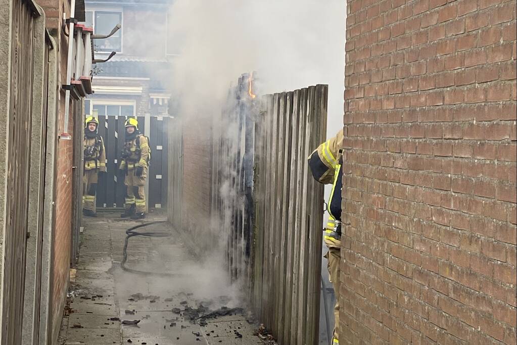 Schutting flink beschadigd door brand