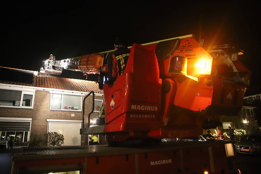 Brand in schoorsteen van woning