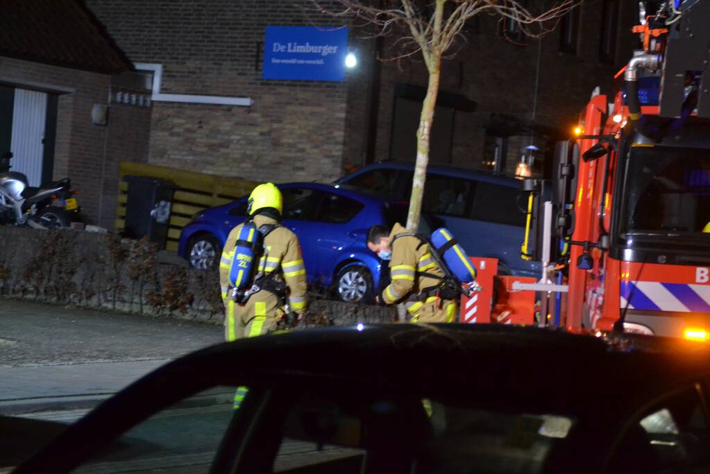 Brandweer doet onderzoek naar mogelijke schoorsteenbrand