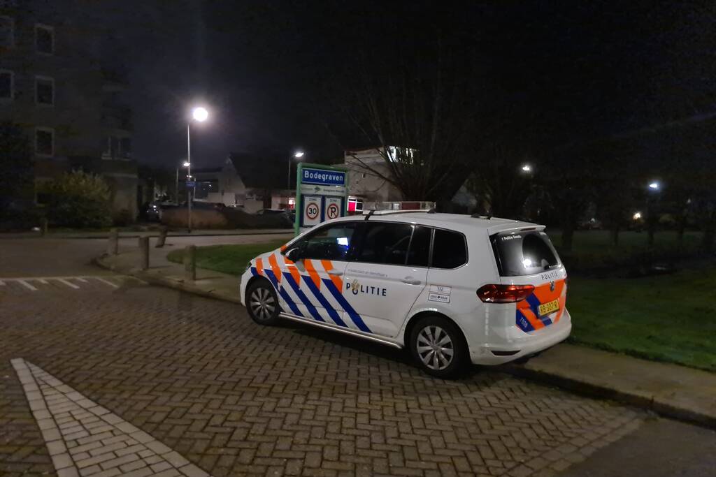 Politie breekt deur open na waterlekkage