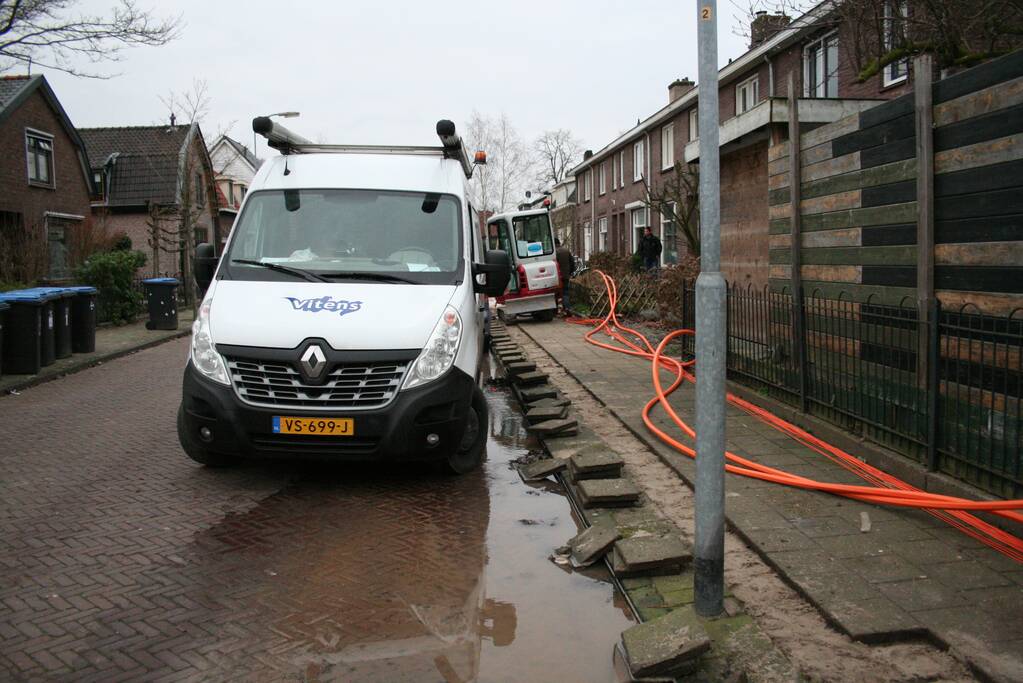 Waterleiding geraakt bij graafwerkzaamheden glasvezelnetwerk