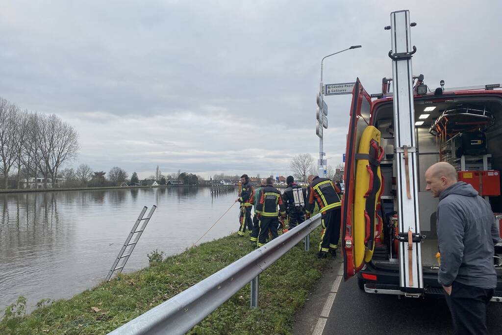 Auto te water geraakt