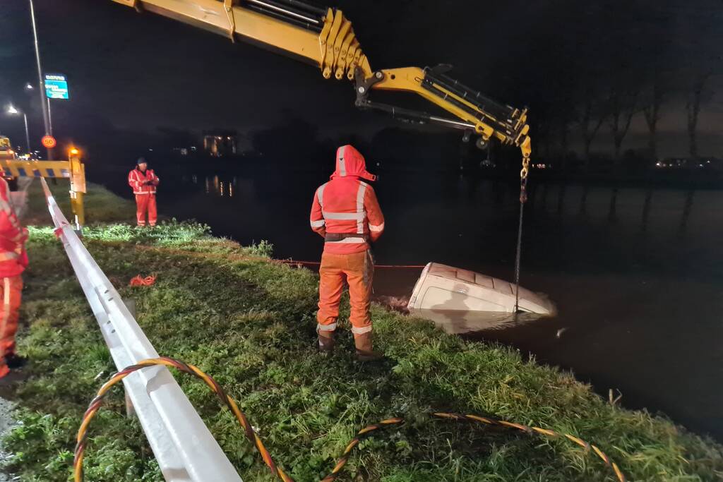 Auto te water geraakt