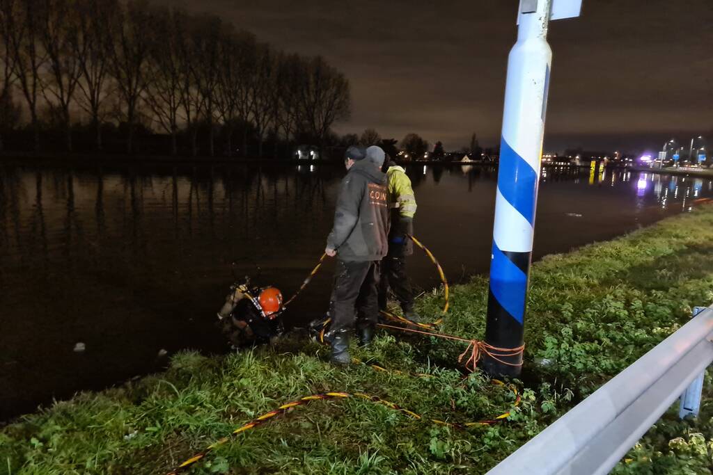 Auto te water geraakt