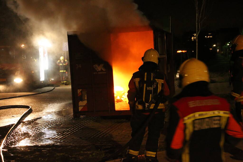 Zee container in lichterlaaie