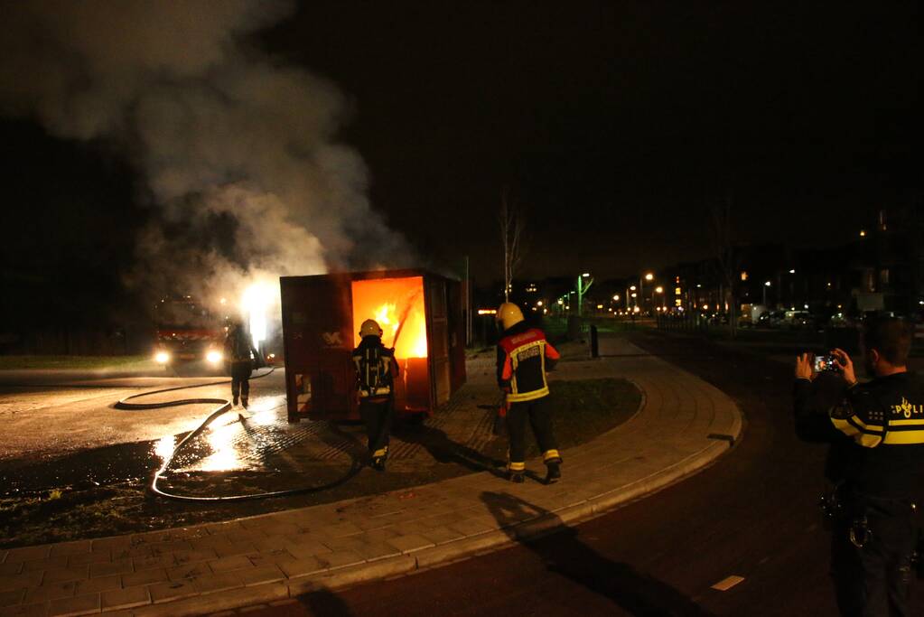 Zee container in lichterlaaie