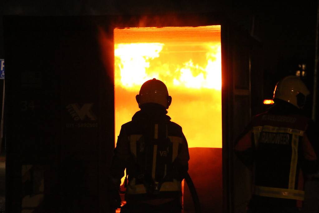 Zee container in lichterlaaie