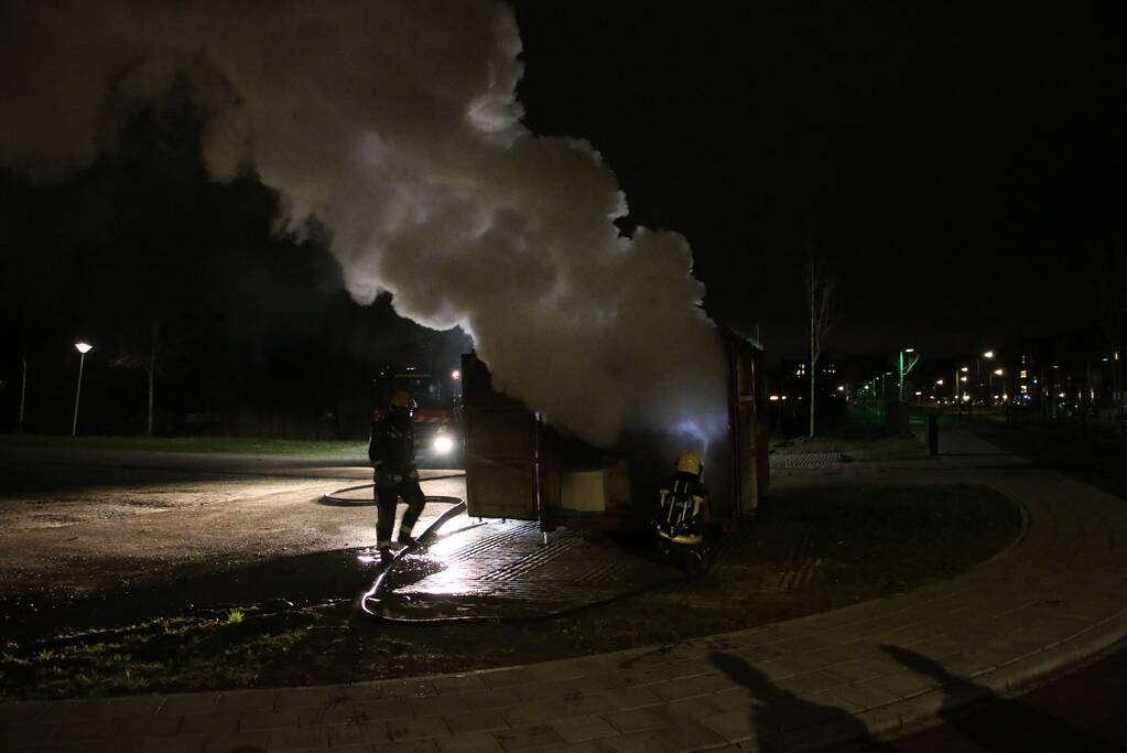 Zee container in lichterlaaie