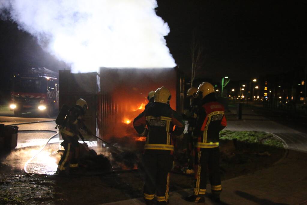 Zee container in lichterlaaie
