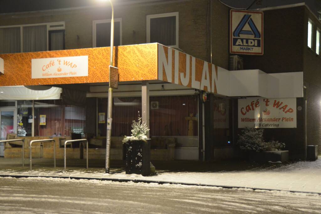 Café 't Wap opent deuren en politie doet inval