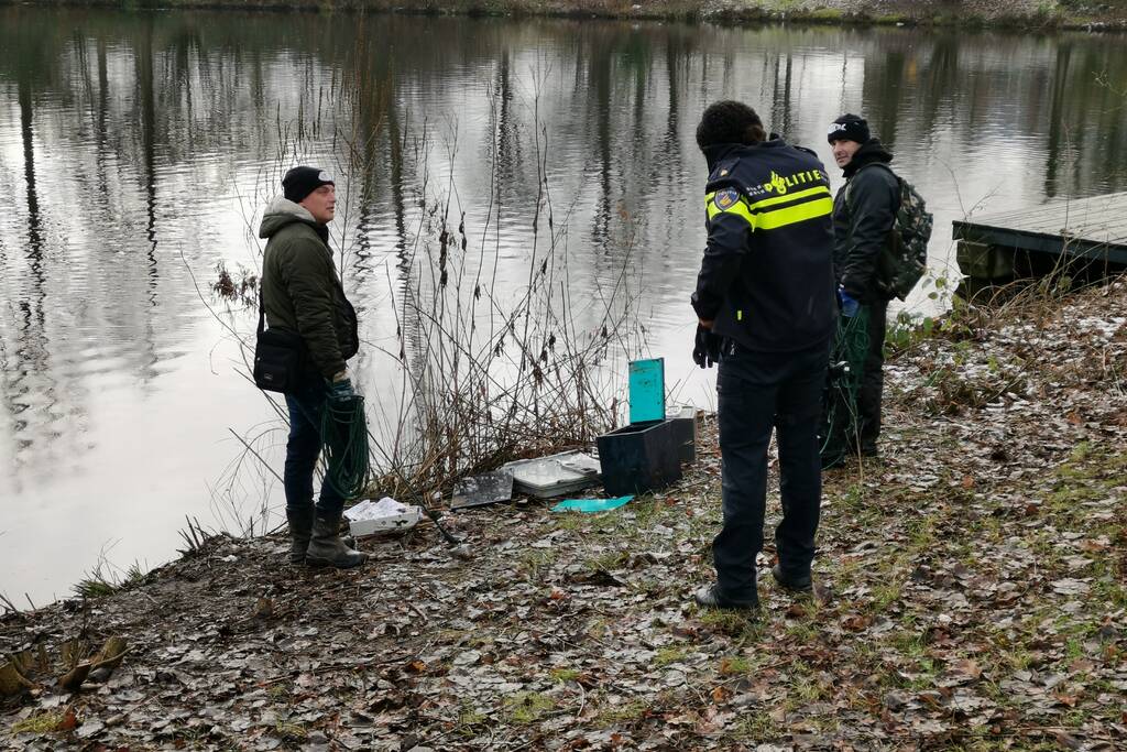 Magneetvissers halen drie kluizen naar boven