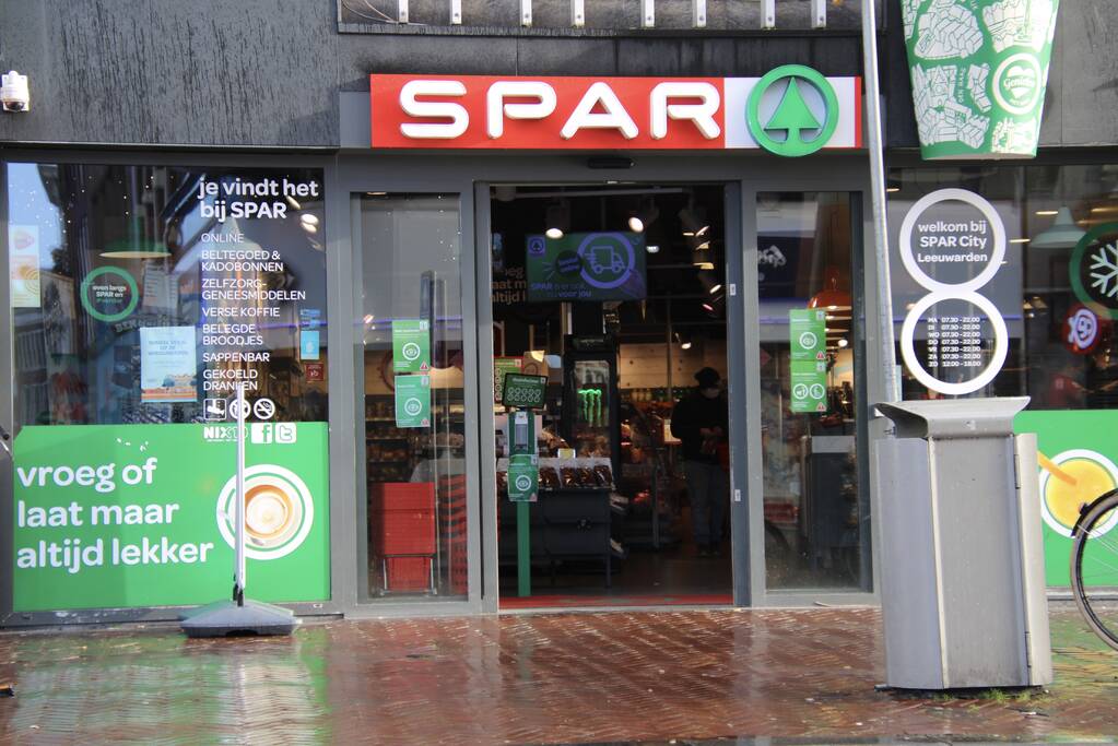 Schuifdeur kapot na poging tot inbraak in Spar