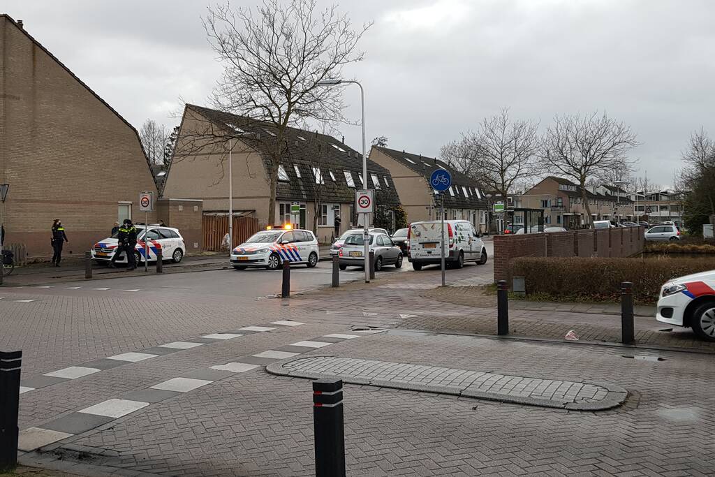 Personenauto en scooter met elkaar in aanrijding