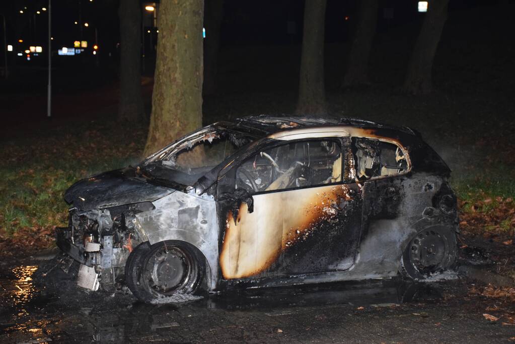Auto compleet uitgebrand