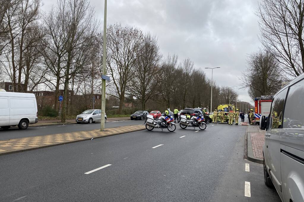 Gewonde bij aanrijding tussen twee auto's
