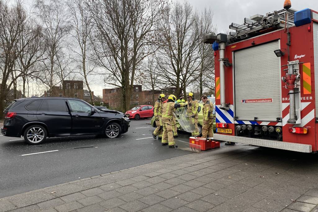 Gewonde bij aanrijding tussen twee auto's