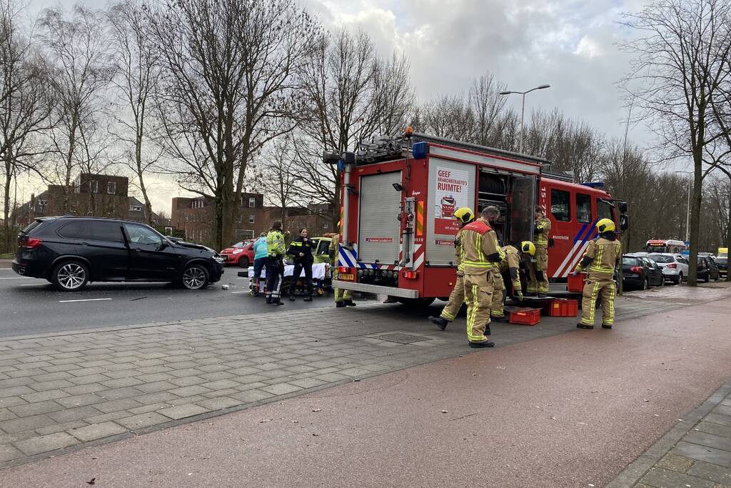 Gewonde bij aanrijding tussen twee auto's