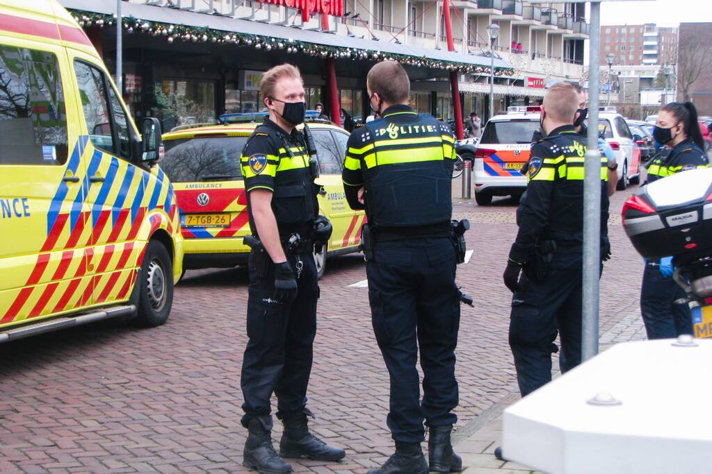 Steekpartij bij winkelcentrum