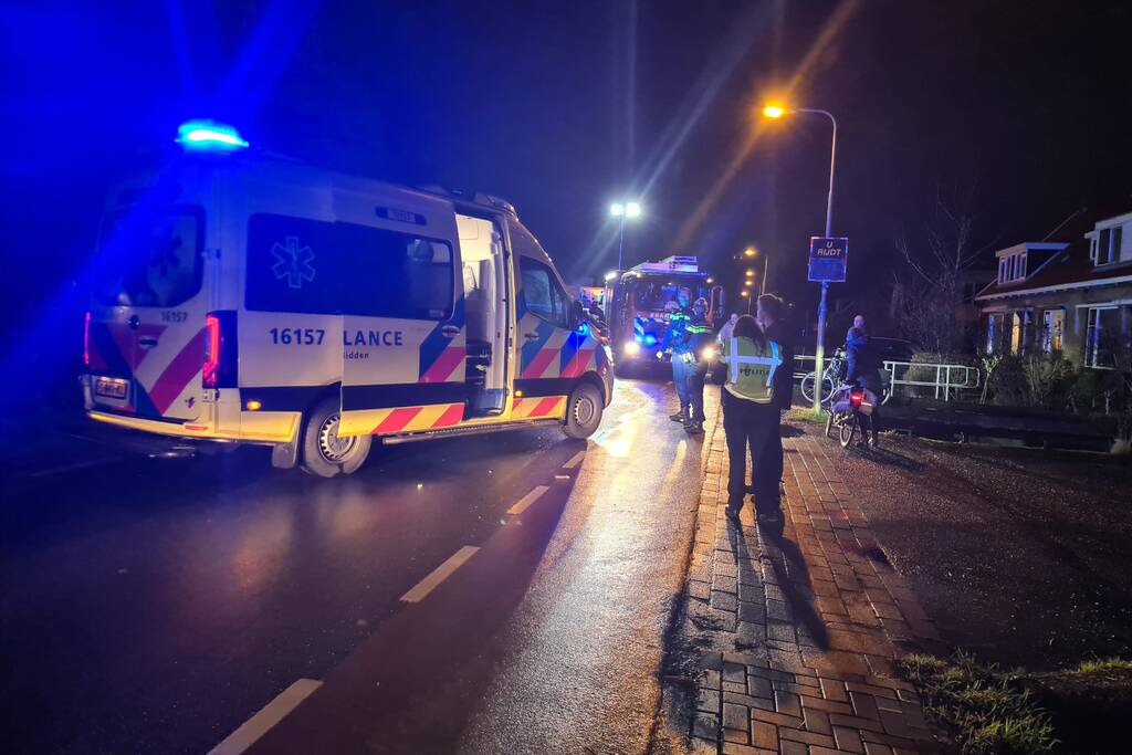 Frontale botsing tussen drie voertuigen