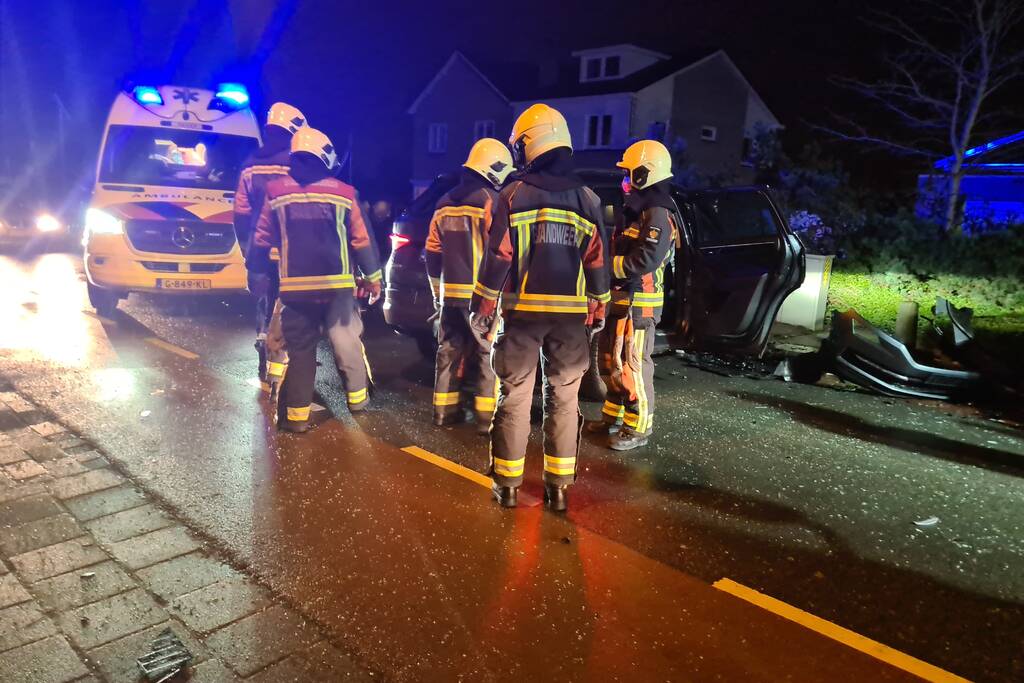 Frontale botsing tussen drie voertuigen