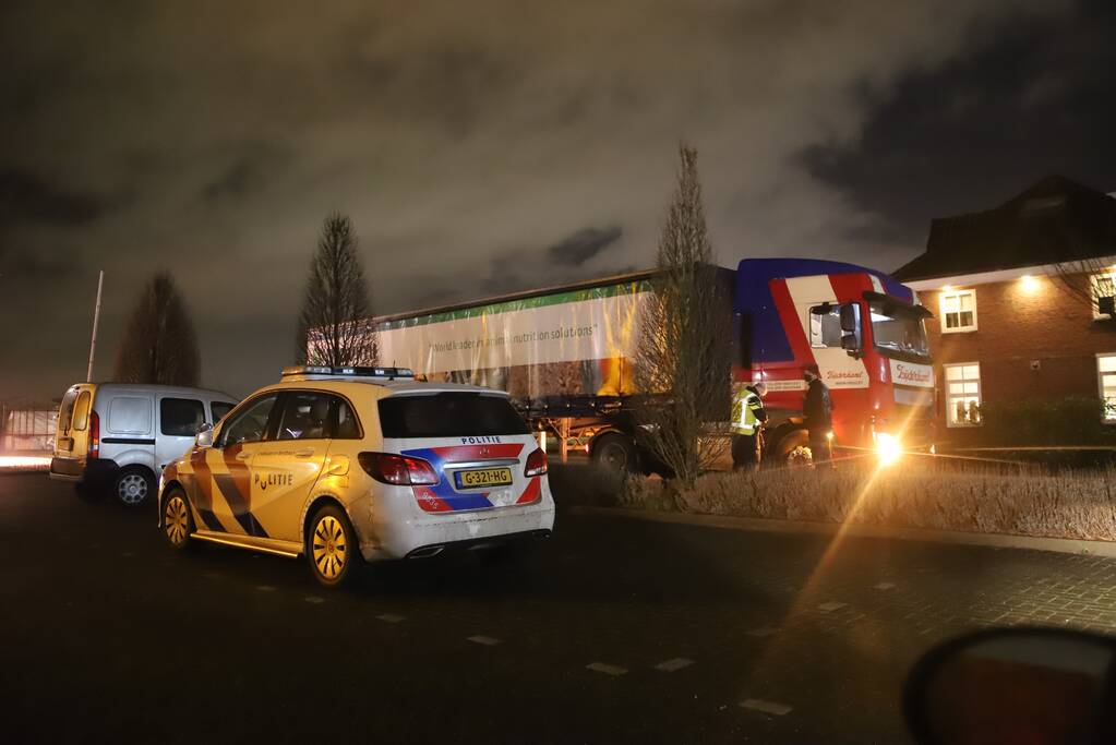 Frontale botsing tussen drie voertuigen