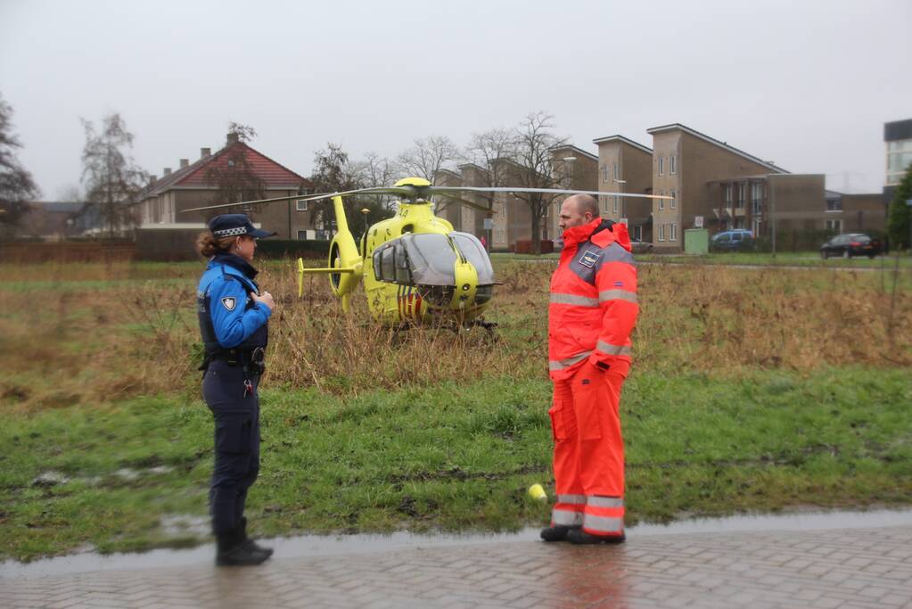 Traumahelikopter landt voor zwaargewond persoon na schietincident