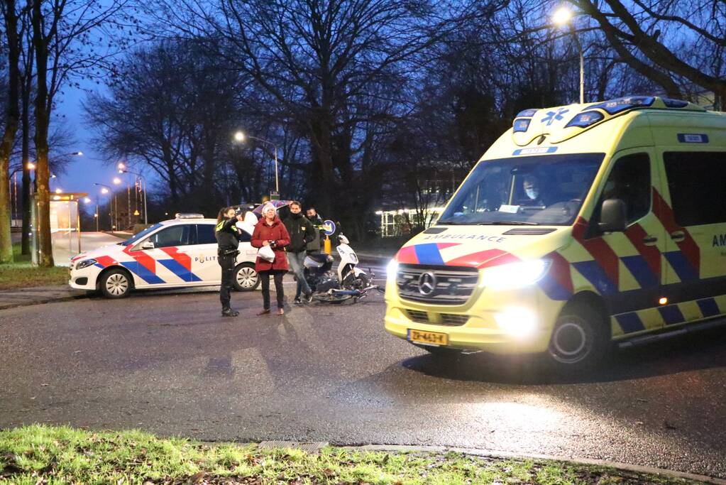 Ongeval tussen bezorgscooter en fietster