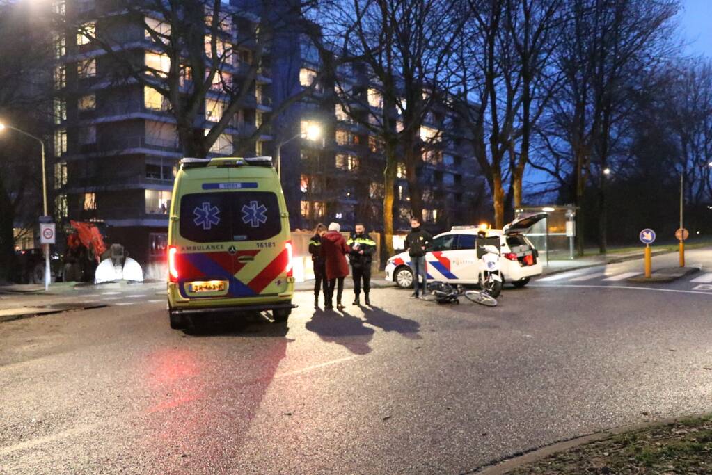 Ongeval tussen bezorgscooter en fietster