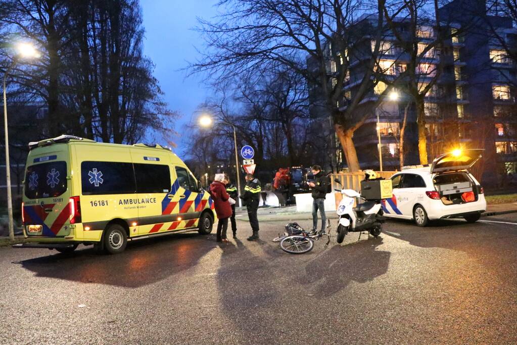 Ongeval tussen bezorgscooter en fietster