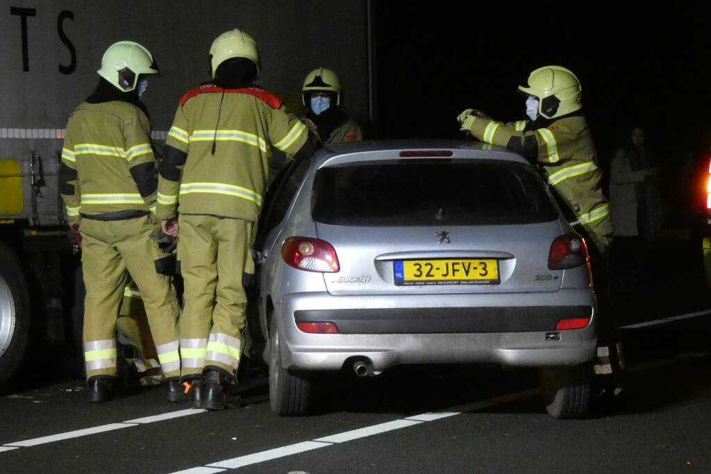 Botsing tussen auto en vrachtwagen